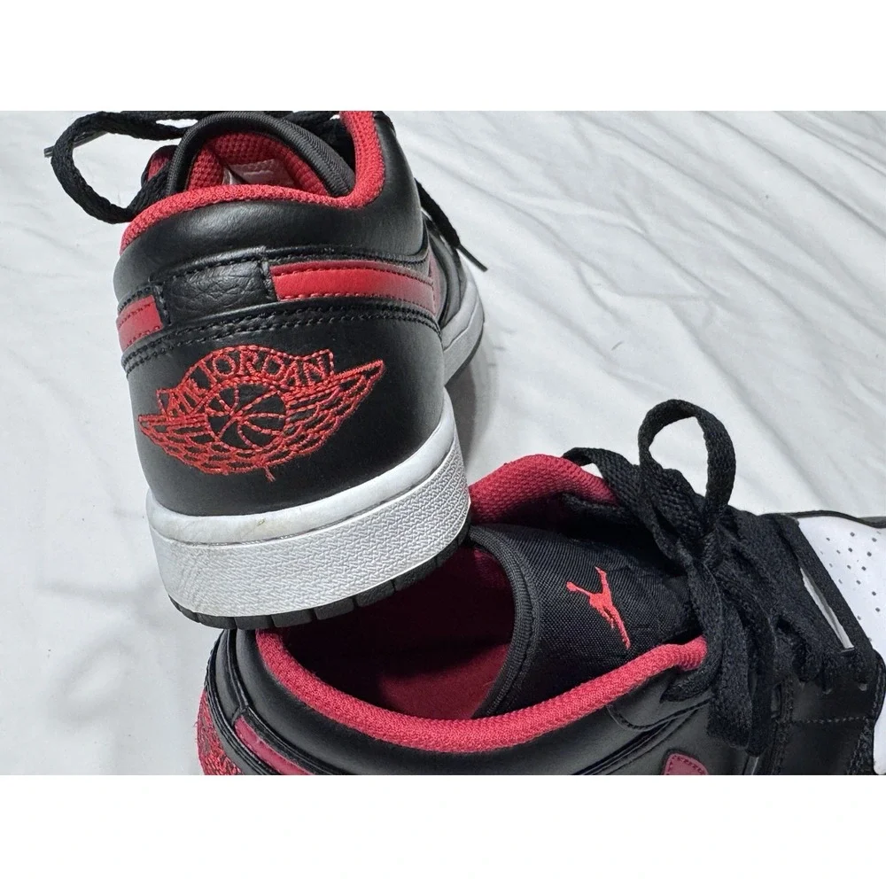 Air Jordan 1 Low size 8 Black/Fire Red Shoes Sneakers  553558 063 Excellent Euc‎